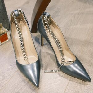 Authentic Manolo Blahnik Silver-Grey Metallic Leather Chain Pumps - 90mm likenew
